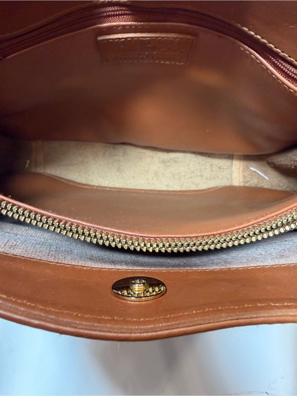 Vintage Hunt Club Classic Brown Leather Shoulder Bag - Picture 6 of 7